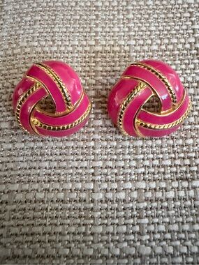 Vtg Jill Stuart Signed JS Pink Enamel Gold Tone Rope Knot 80s pierced earrings